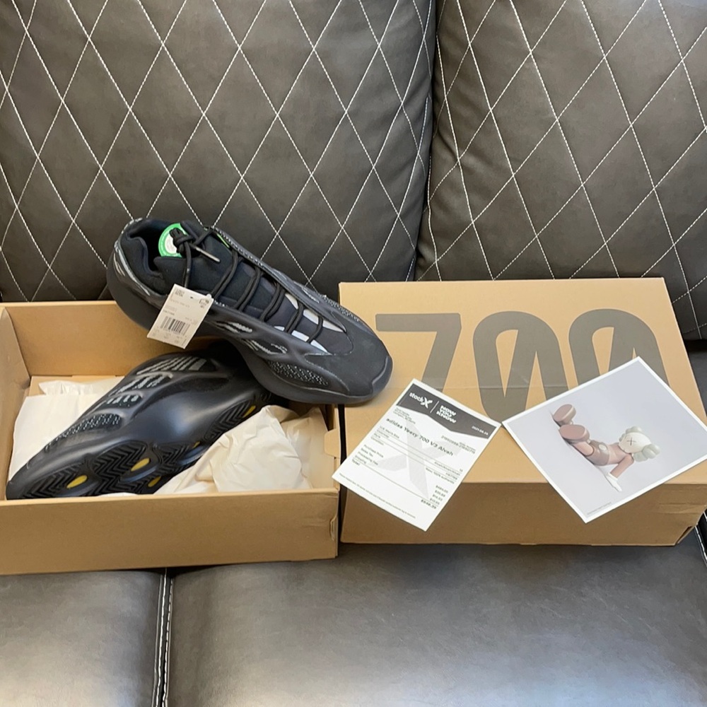 Yeezy 700 V3